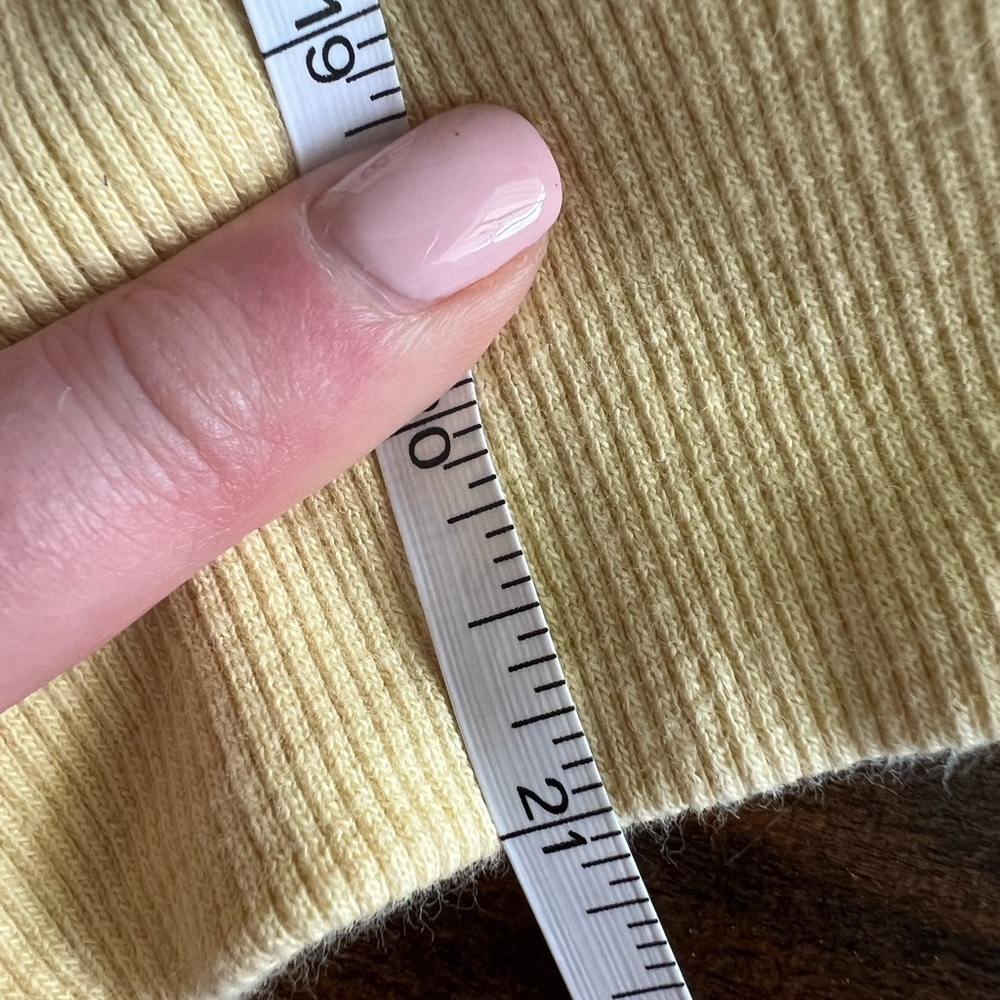 Future Collective size 1X Yellow Crewneck Sweatshirt, EUC, Target, butter yellow - Picture 6 of 7